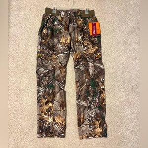 NWOT camo field and stream pants size Large smart wick cargo